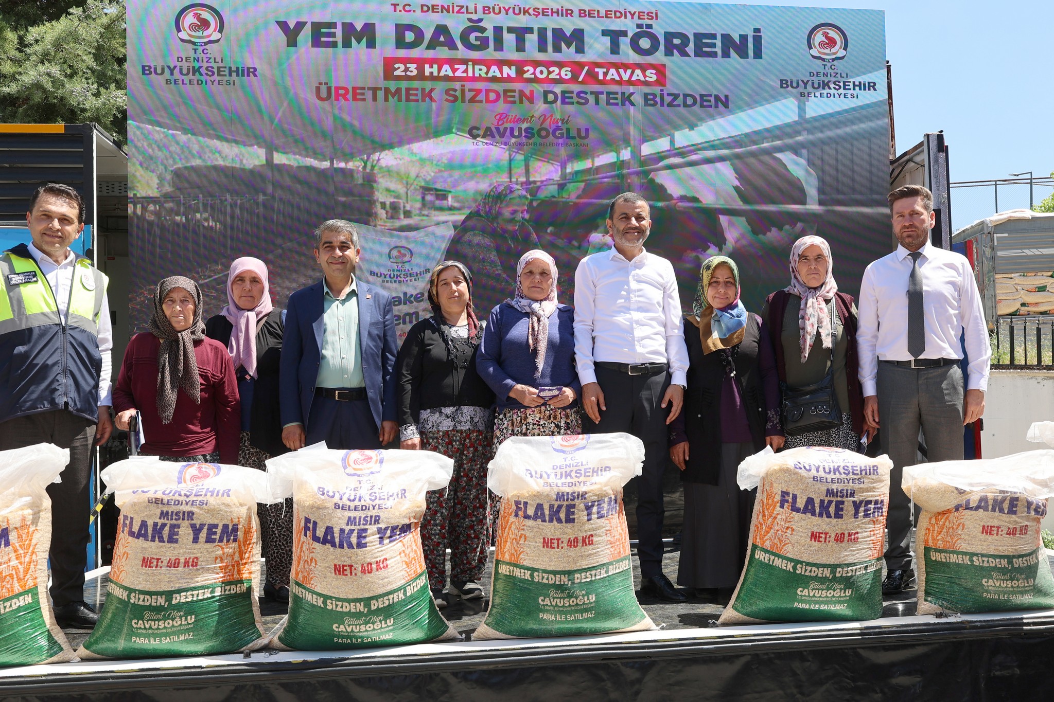 Denizli Büyükşehir Belediyesi'nce 589 Üreticimize 3183 Çuval Yem Desteği Sağlandı